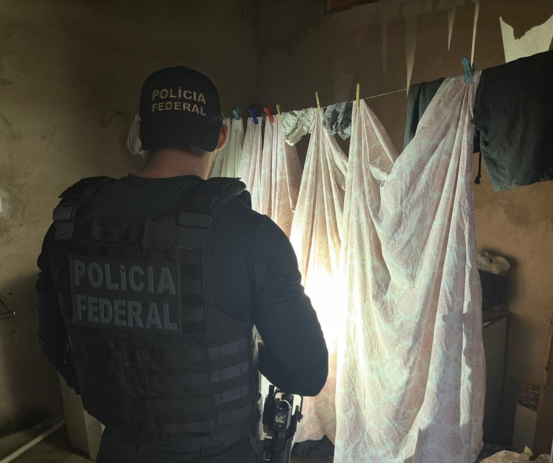 FUMUS DELICTI: Operação da PF mira quadrilha de contrabando de cigarros