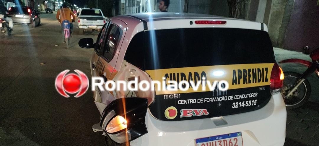 ASSISTA: Carro de aplicativo capota após bater em veículo de autoescola