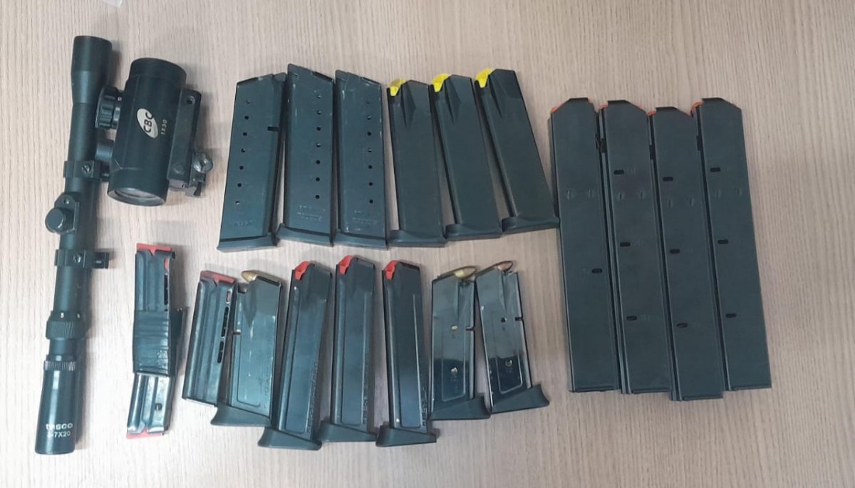 ARSENAL: Operação contra grupo criminoso apreende fuzil e outras armas na capital 