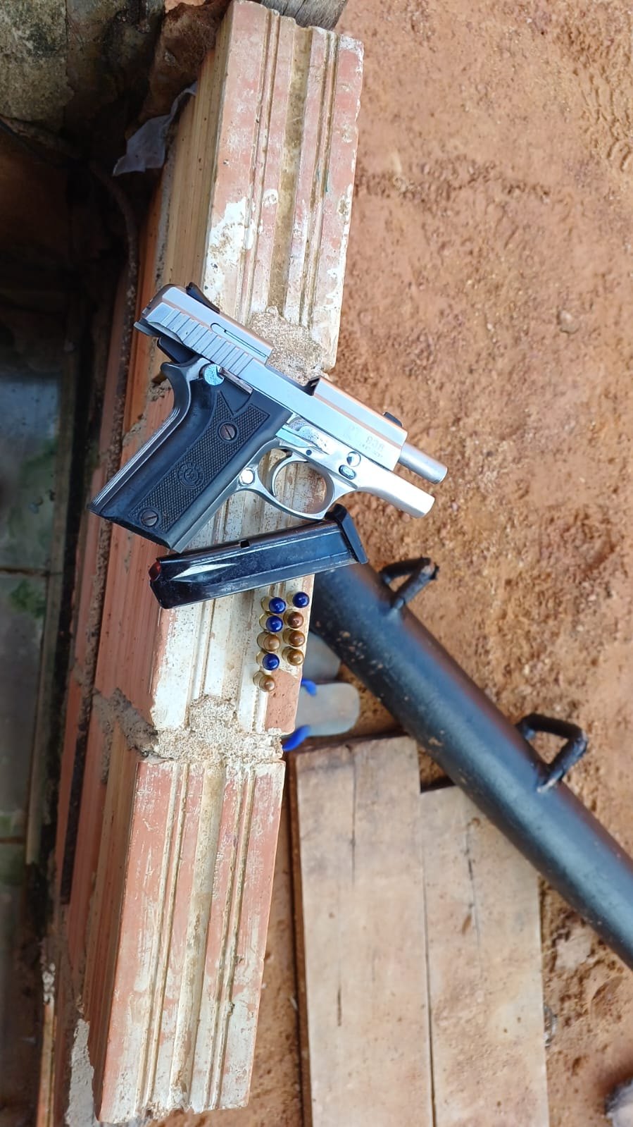 SONÍFERA ILHA: Operação prende cinco de grupo criminoso com três pistolas e 300 munições 