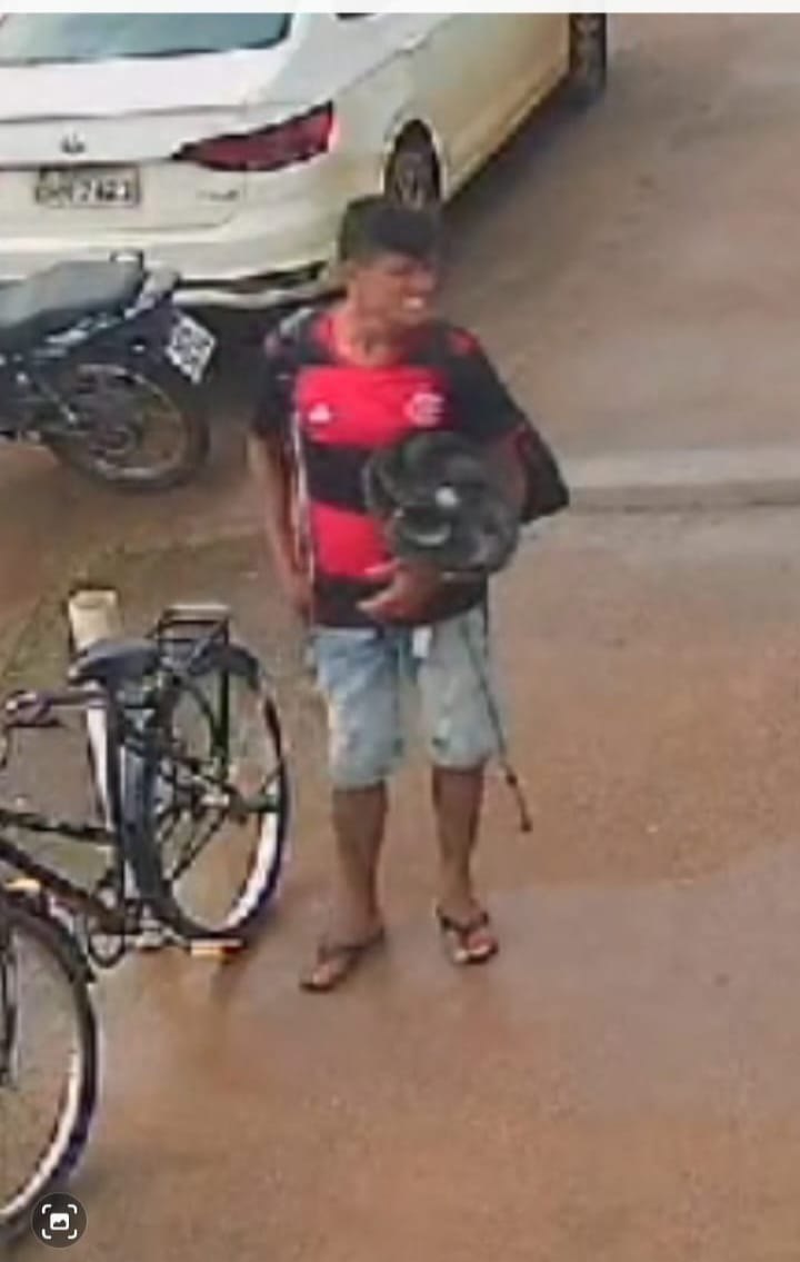 VÍDEO: Criminoso arromba cadeado e furta bicicleta de mulher na frente de clínica 