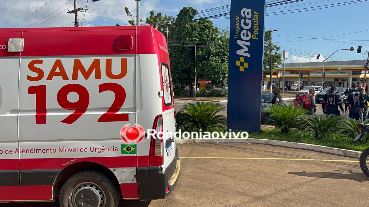 NO SEMÁFORO: Motoboy fica ferido em acidente na Jorge Teixeira