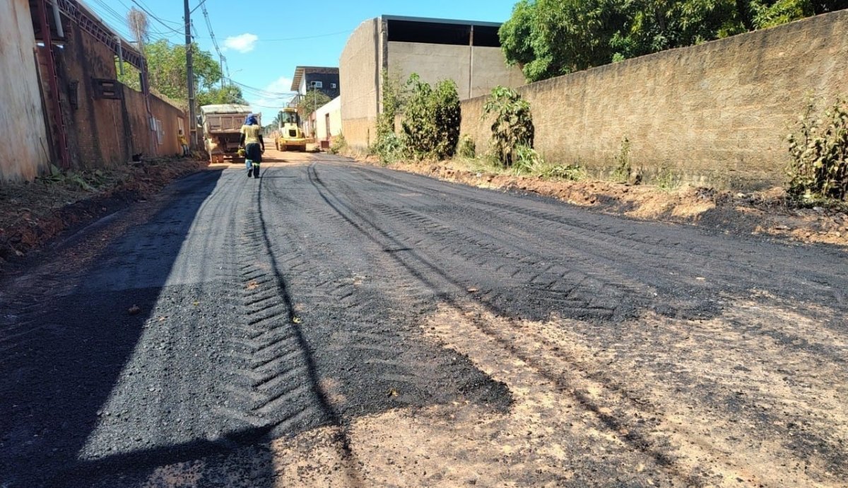 EDWILSON NEGREIROS: Vereador pede e Prefeitura faz operação tapa-buracos no Castanheiras