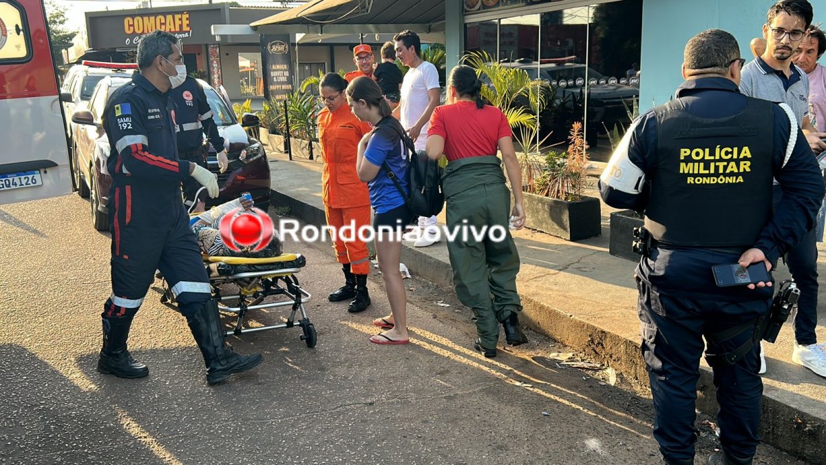VÍDEO: Mulher em moto sofre fratura após bater na traseira de carro