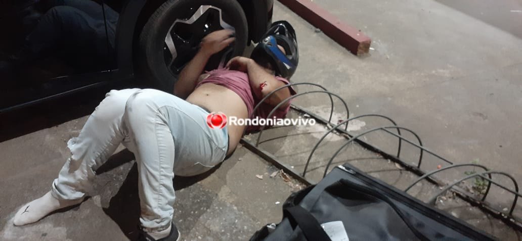 NA DOM PEDRO II: Motorista de Duster avança cruzamento e causa grave acidente com motoboy 