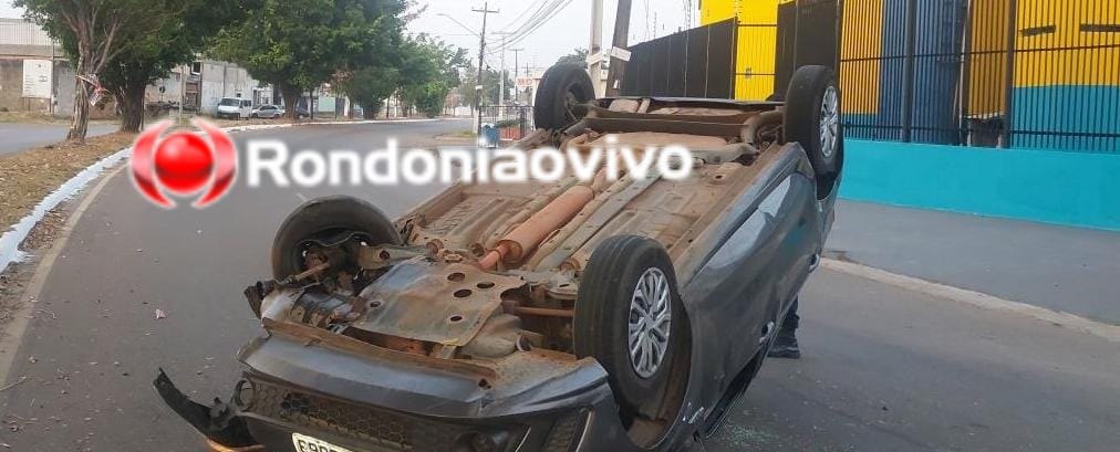 NA CURVA: Carro capota após bater em árvore na Avenida Rio Madeira 