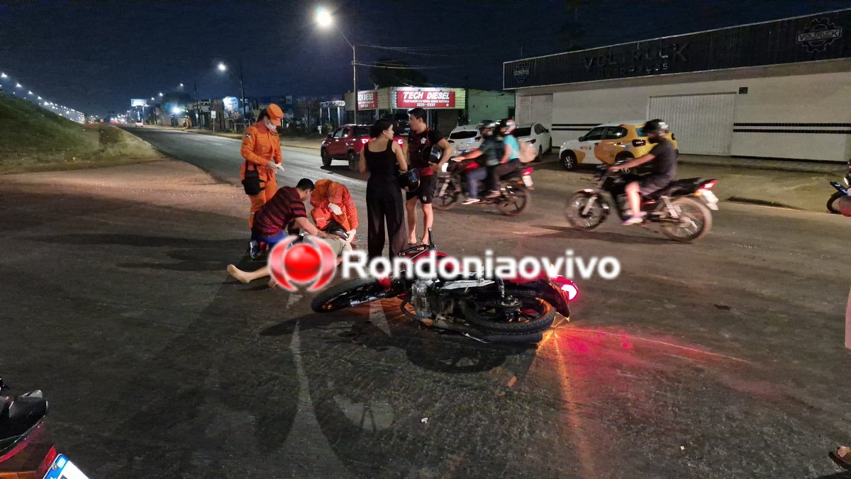 NO VIADUTO: Motorista de caminhonete avança semáforo e atinge casal em moto 