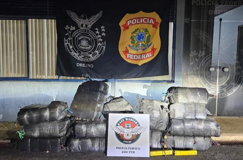 VEJA VÍDEO: FAB e PF apreendem quase meia tonelada de drogas em mata na BR-319 
