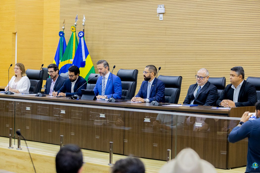 LUCAS TORRES: Deputado realiza sessão de homenagens a oficiais de Justiça