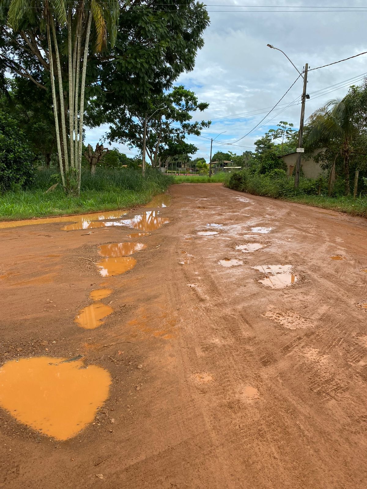 PEDIDO DE PROVIDÊNCIA: Buracos se alastram por rua do bairro São Francisco