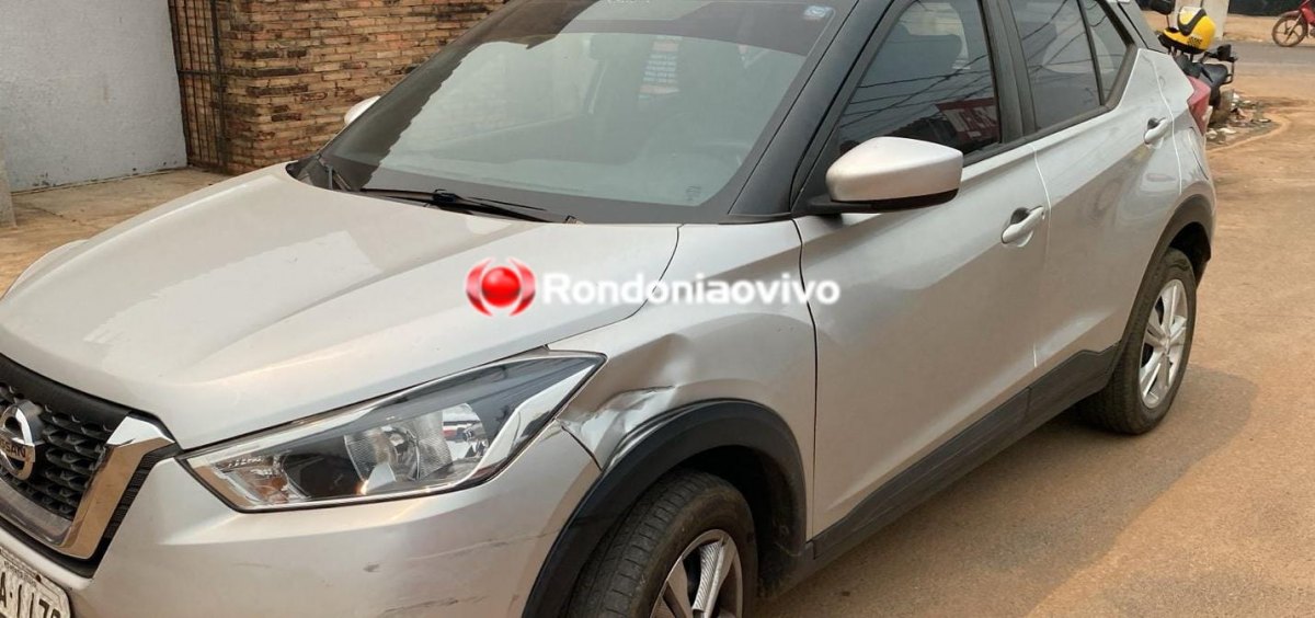 NA ULTRAPASSAGEM: Jovem de 18 anos vai parar no meio fio após batida entre carro e moto