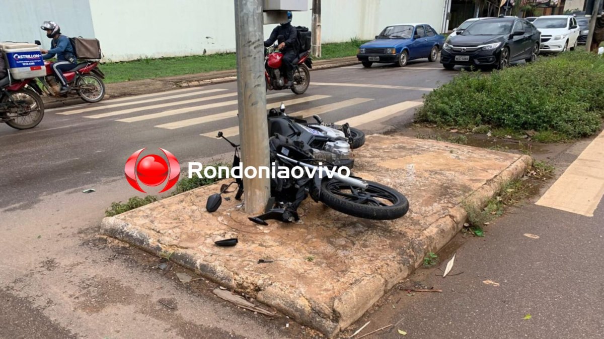 URGENTE: Motociclista fica em estado grave após bater em estrutura de semáforo