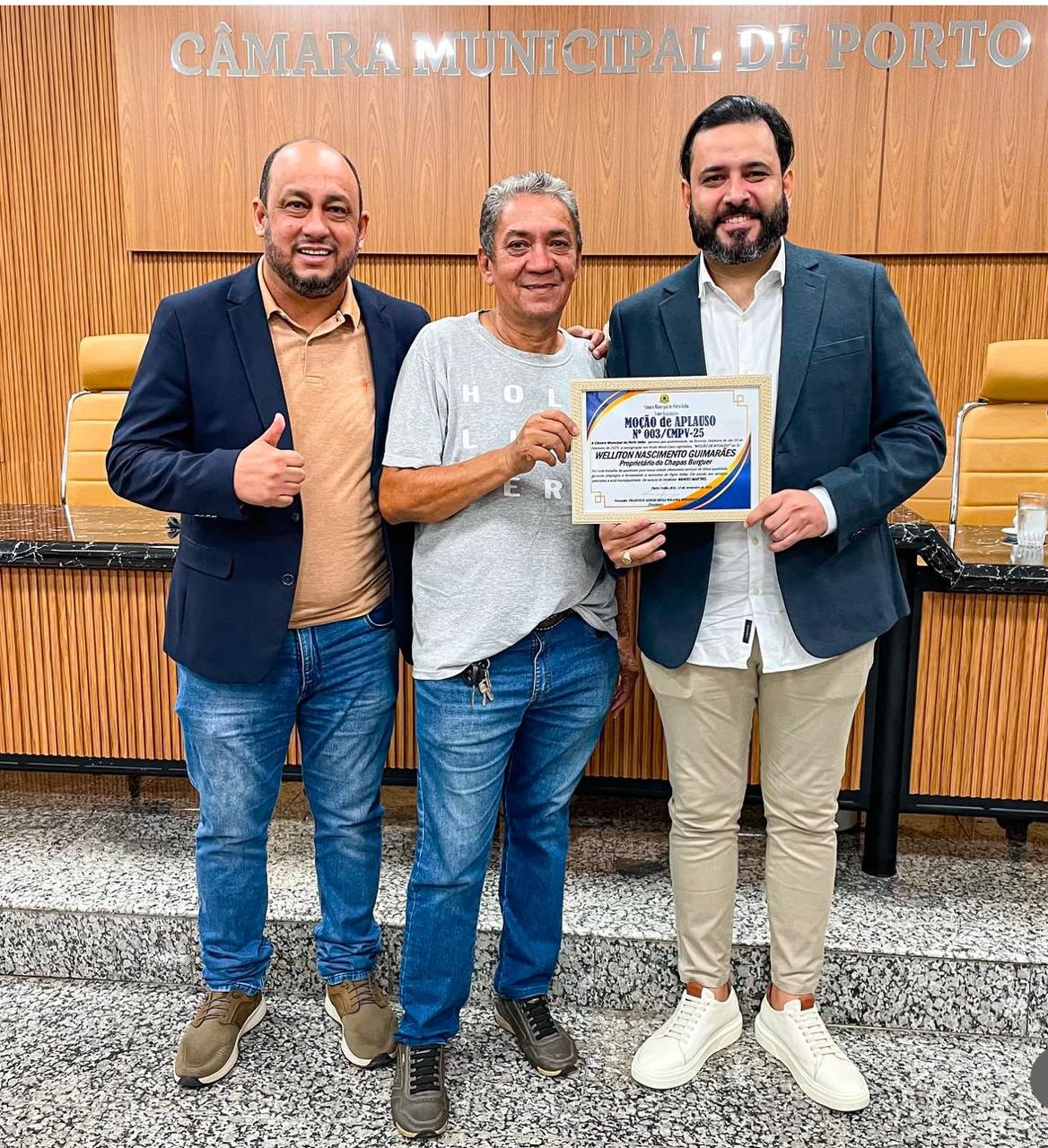 WANOEL MARTINS: Vereador entrega moções de aplausos para empresários da capital