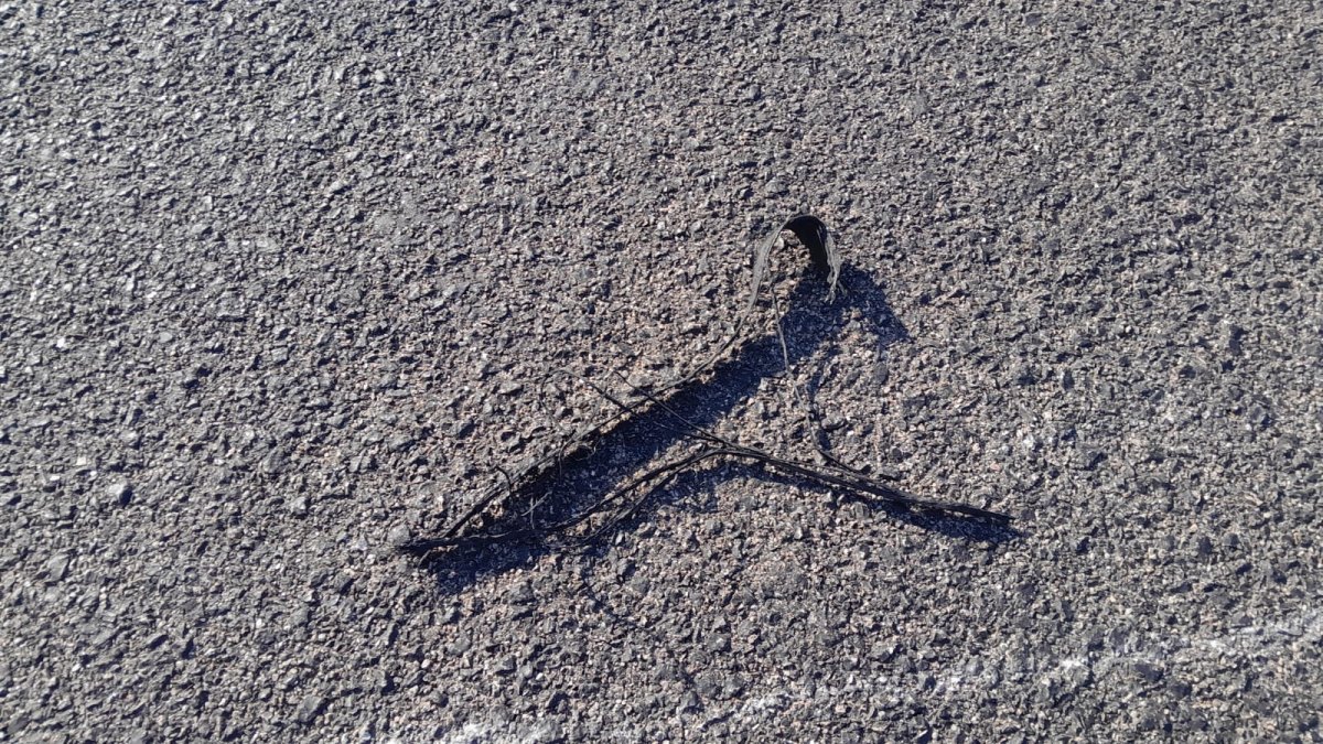 URGENTE: Motociclista sofre grave queda na BR-364 ao passar por pedaços de pneus