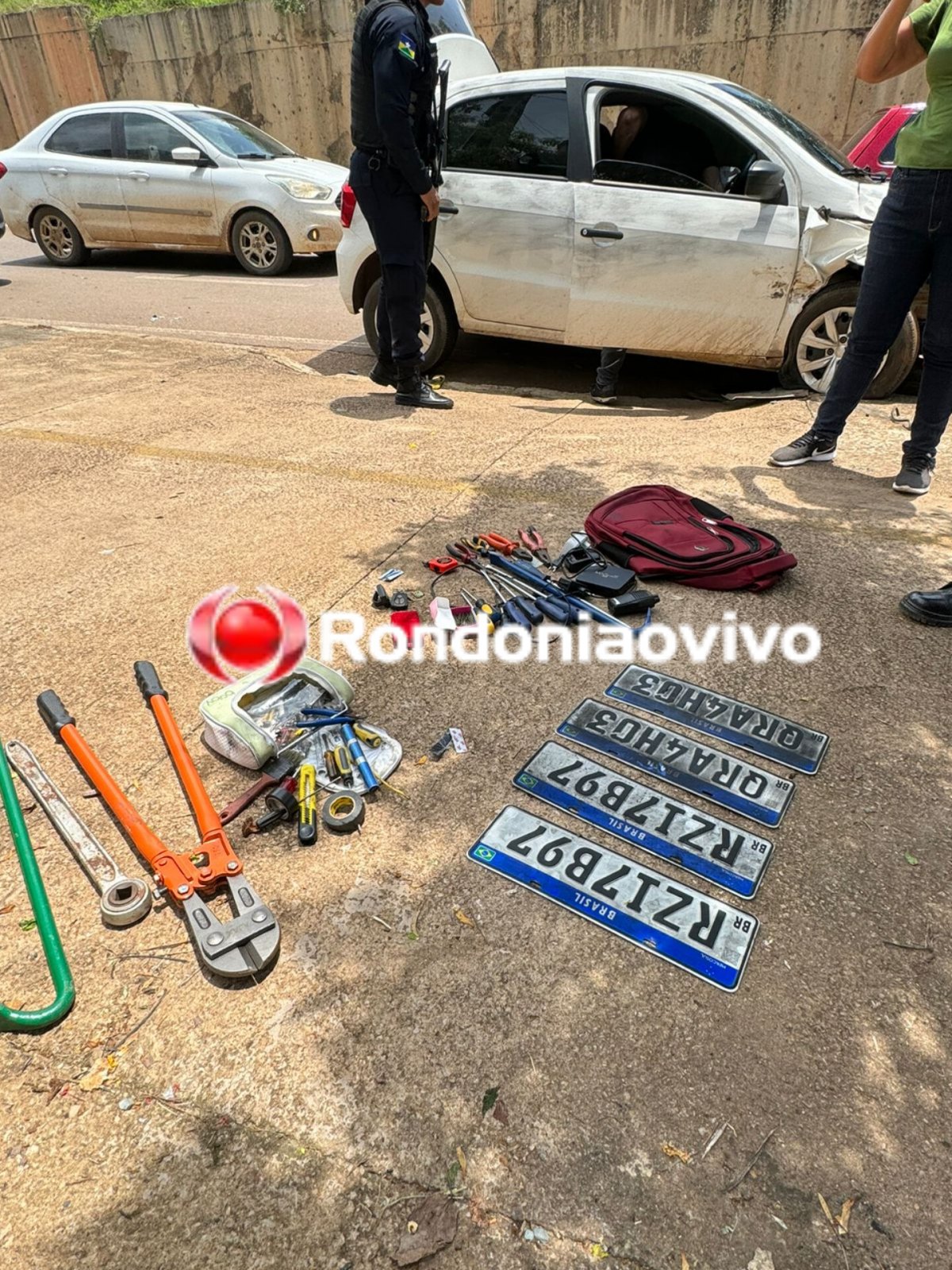 PRESOS APÓS CERCO: 'Ladrões do Gol branco' são acusados de vários roubos e furtos em residências 