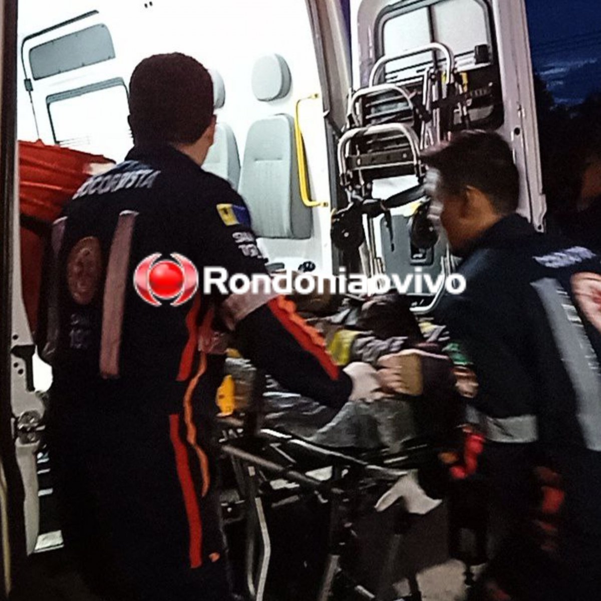 COLISÃO FRONTAL: Motorista fica presa nas ferragens e carreta tomba após grave acidente na BR-364