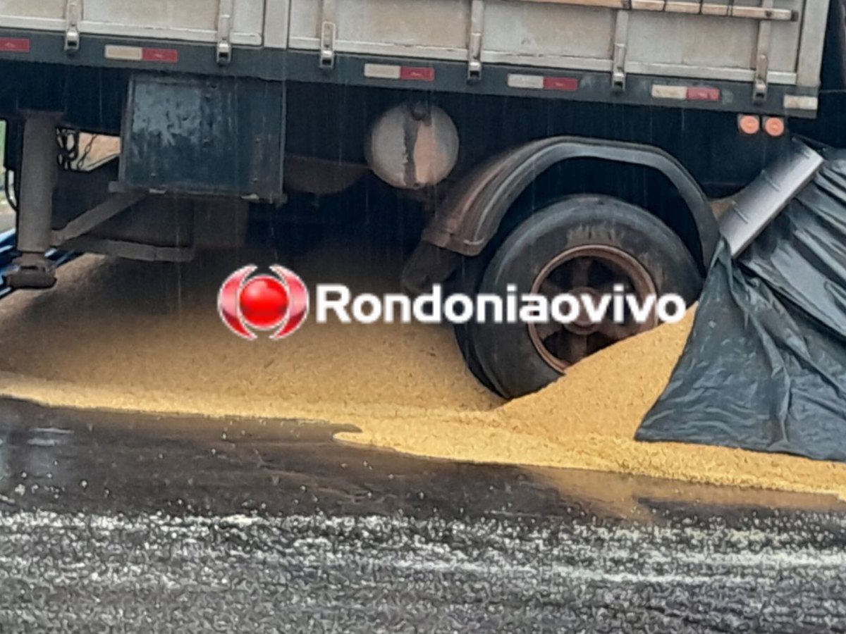 CENAS DA CIDADE: Carreta não consegue subir ladeira no Centro e volta de ré 