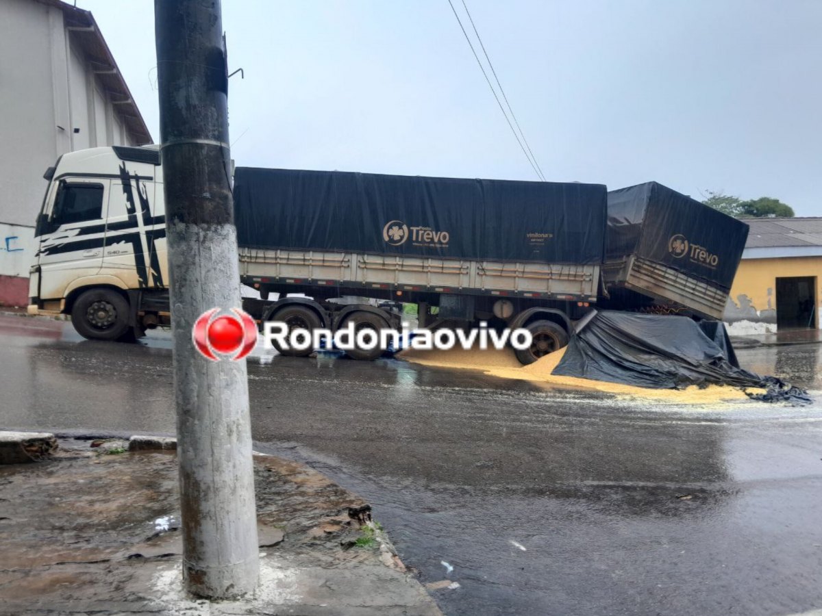 CENAS DA CIDADE: Carreta não consegue subir ladeira no Centro e volta de ré 