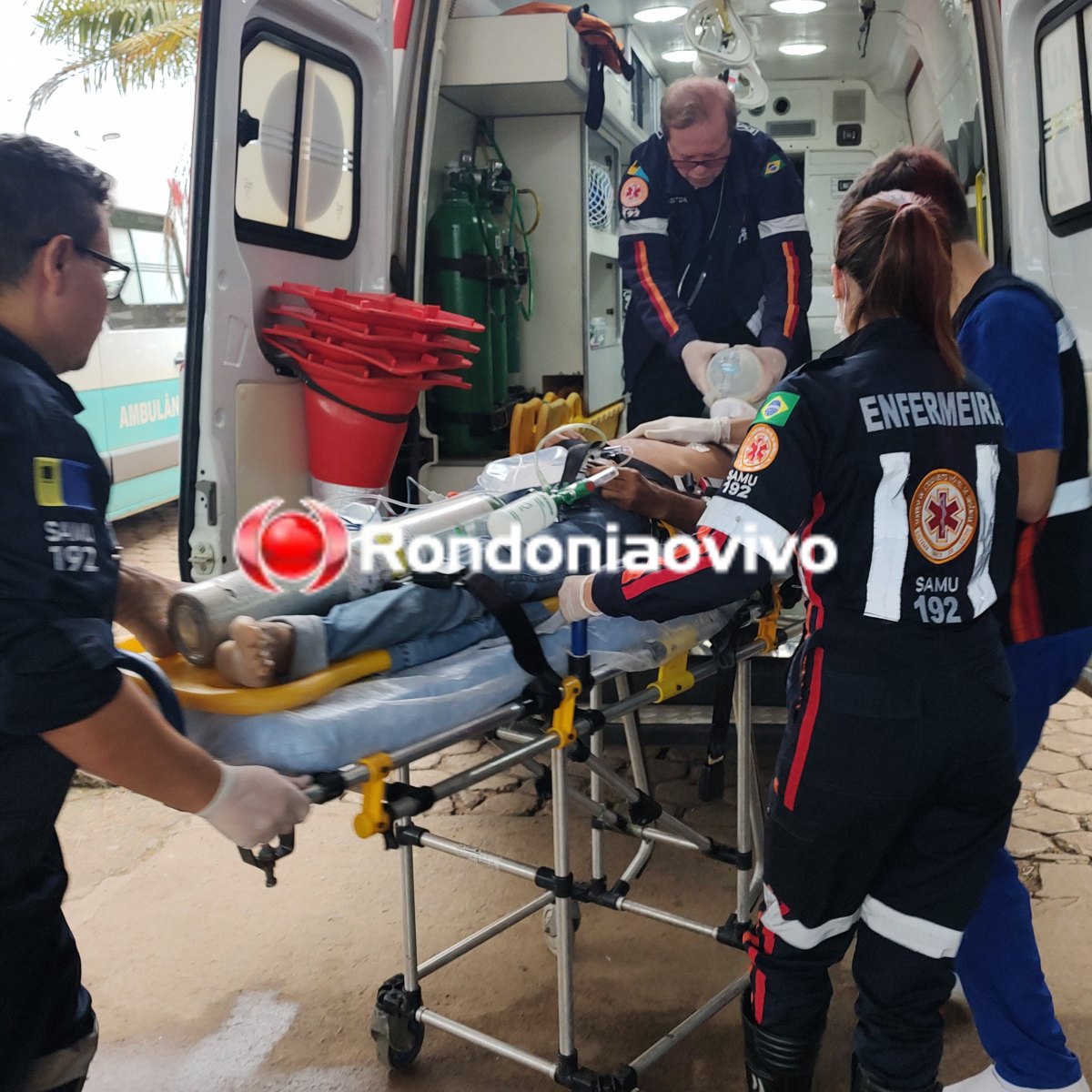 INTUBADO: Idoso fica em estado gravíssimo ao cair do telhado de residência 