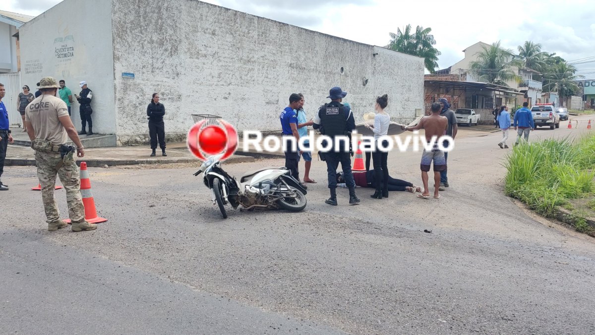 VÍDEO: Mulher em moto sofre ferimentos após ser atingida por Honda Fit
