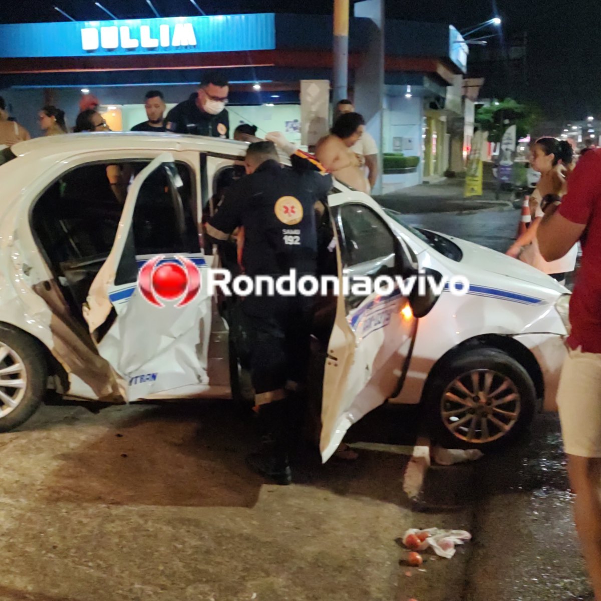 VÍDEO: Quatro pessoas sofrem lesões após grave batida entre táxi e S10