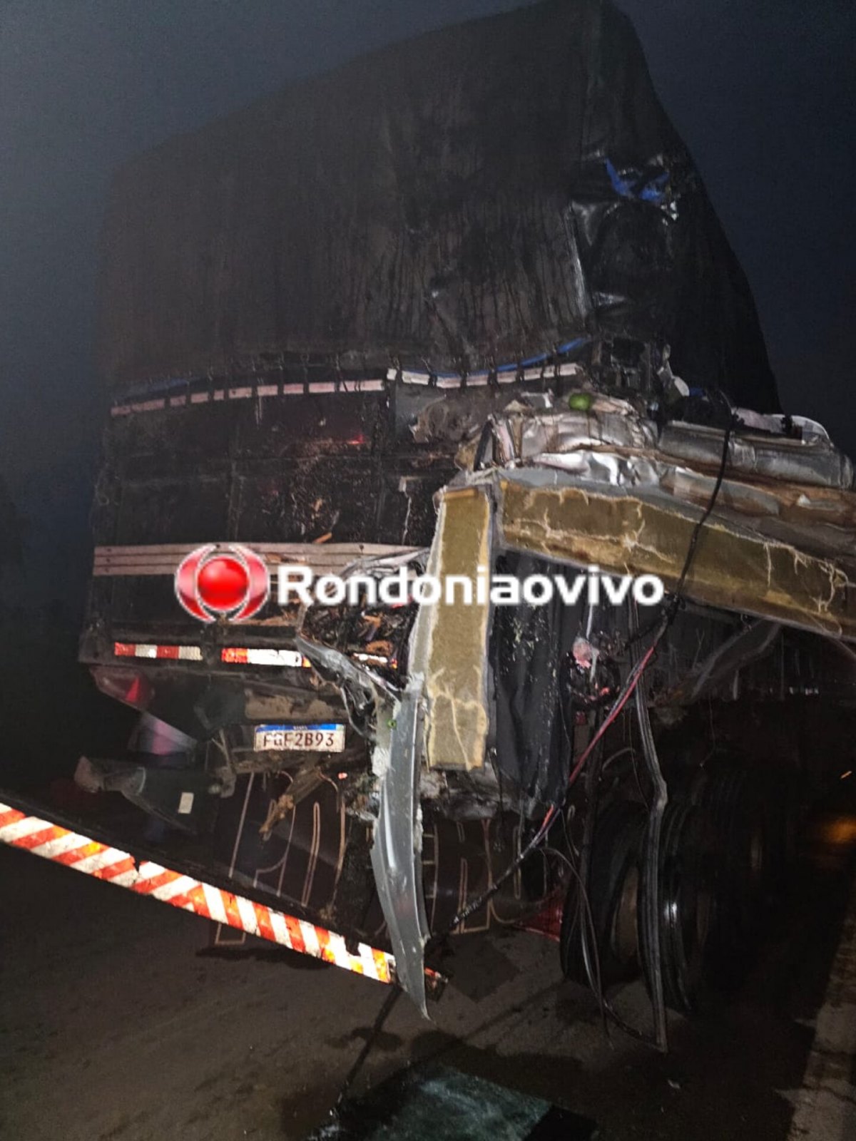 TRAGÉDIA: Batida entre dois caminhões deixa motorista morto na BR-364- VÍDEOS