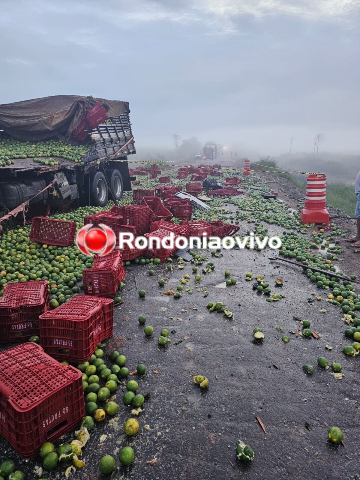 TRAGÉDIA: Batida entre dois caminhões deixa motorista morto na BR-364- VÍDEOS
