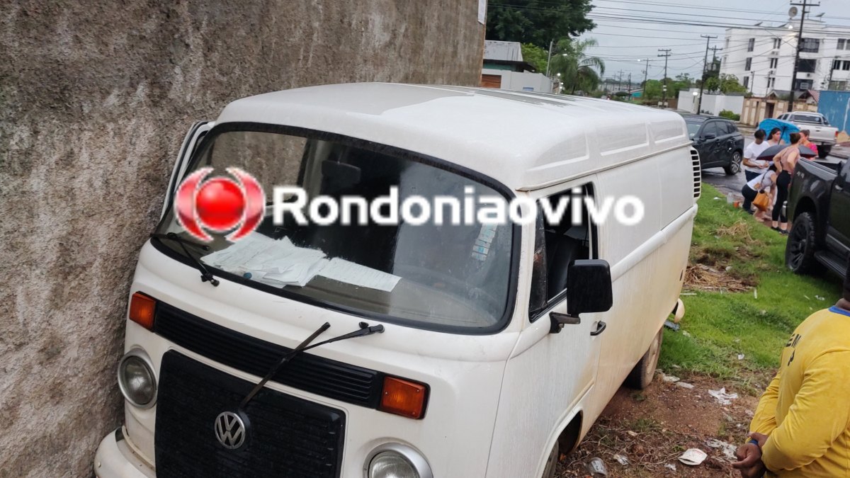 IMPRUDÊNCIA: Grave batida entre  Corolla e Kombi deixa dois feridos na 7 de Setembro