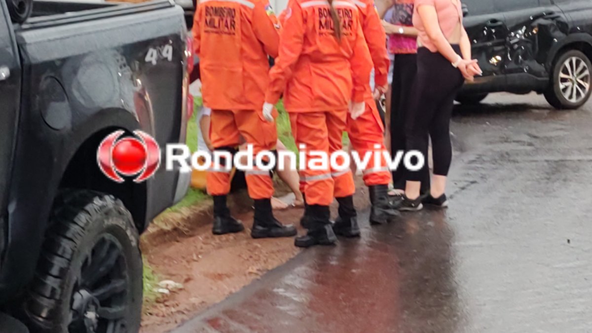 IMPRUDÊNCIA: Grave batida entre  Corolla e Kombi deixa dois feridos na 7 de Setembro