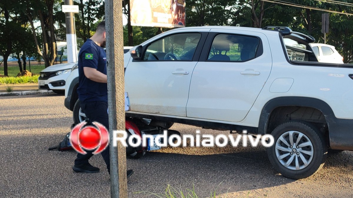 LIVRAMENTO: Mulher escapa ilesa após carro passar por cima de moto Biz 