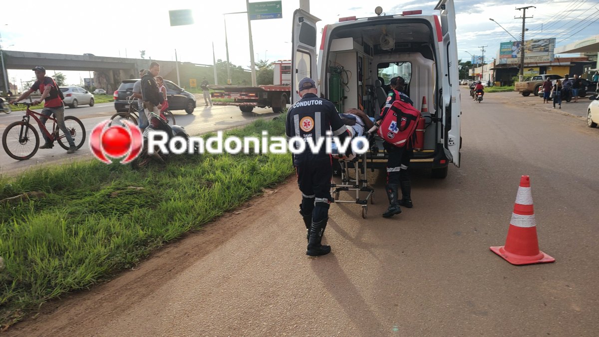 BR-364: Motocicleta fica destruída após ser atingida por caminhão no viaduto