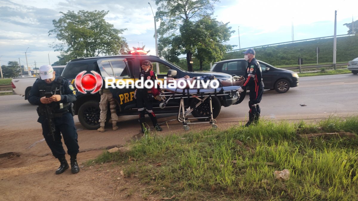 BR-364: Motocicleta fica destruída após ser atingida por caminhão no viaduto