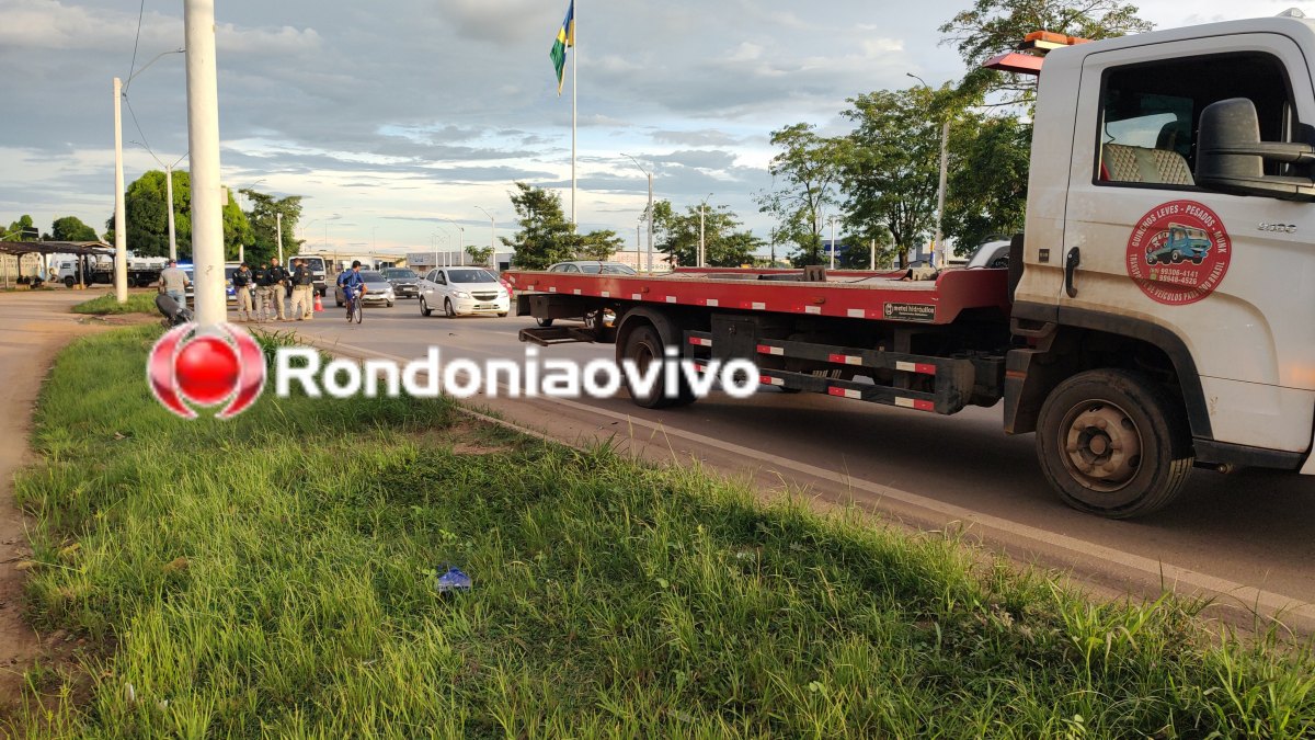 BR-364: Motocicleta fica destruída após ser atingida por caminhão no viaduto