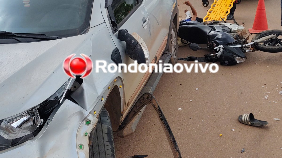 VÍDEO: Motociclista tem fratura exposta na perna após bater em carro parado