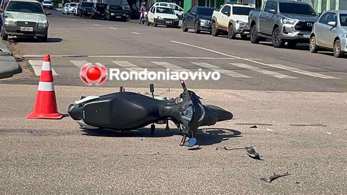 NO SEMÁFORO: Mulher é socorrida às pressas após grave acidente na Carlos Gomes