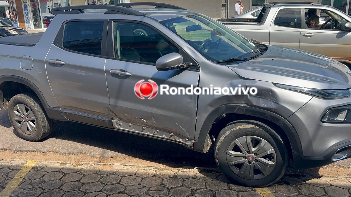 NO SEMÁFORO: Mulher é socorrida às pressas após grave acidente na Carlos Gomes