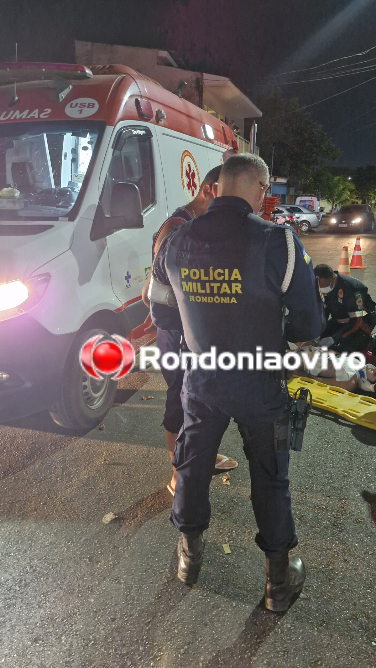 URGENTE: Passageira de moto sofre grave fratura após colisão; piloto é preso com drogas 