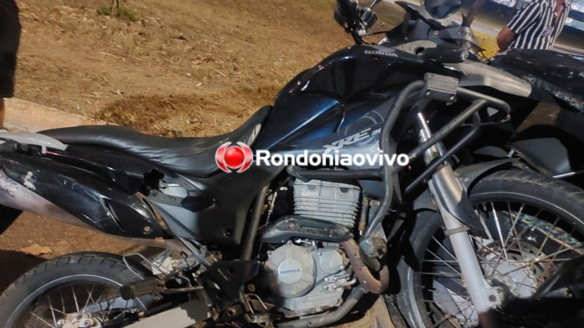 EMPINANDO: Moto XRE300 vai parar no porta-malas de carro após acidente na Jorge Teixeira 