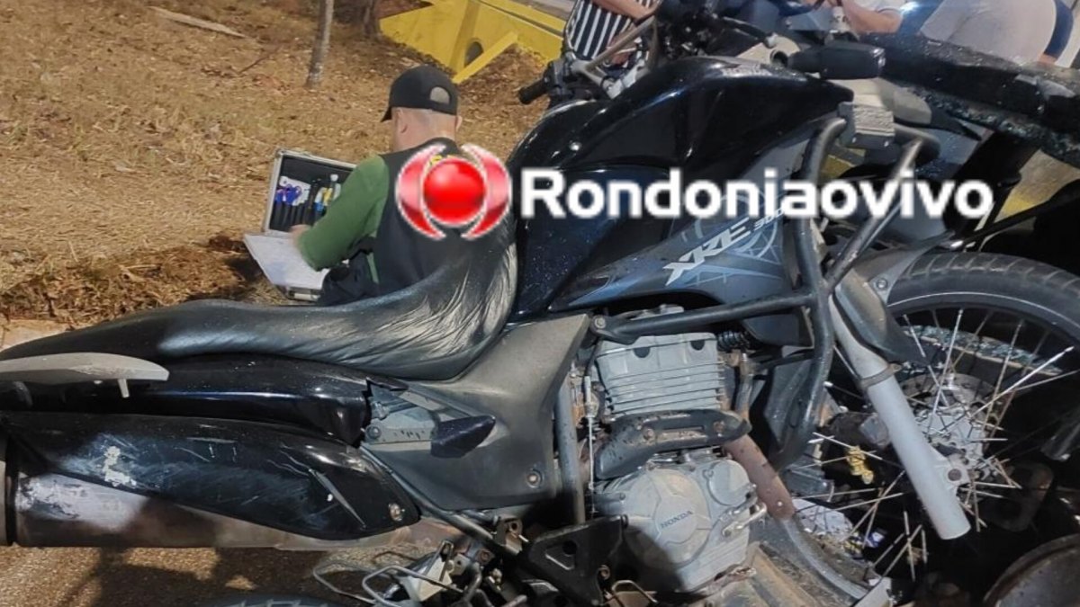 EMPINANDO: Moto XRE300 vai parar no porta-malas de carro após acidente na Jorge Teixeira 