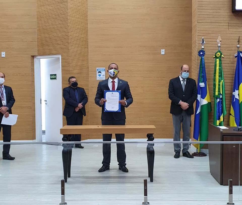 TRABALHO: Deputado Jhony ressalta compromisso com gestão ética e transparente