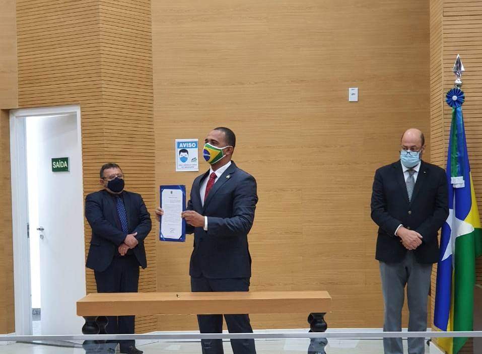 TRABALHO: Deputado Jhony ressalta compromisso com gestão ética e transparente