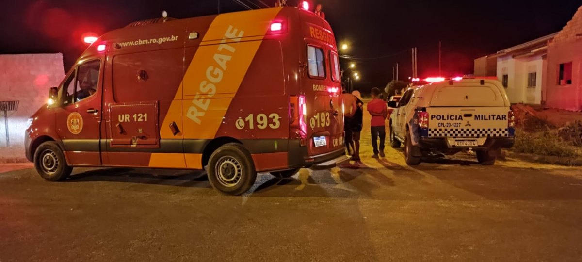 FATAL: Pedreiro sem capacete usa moto para se atirar em muro na frente da ex-esposa