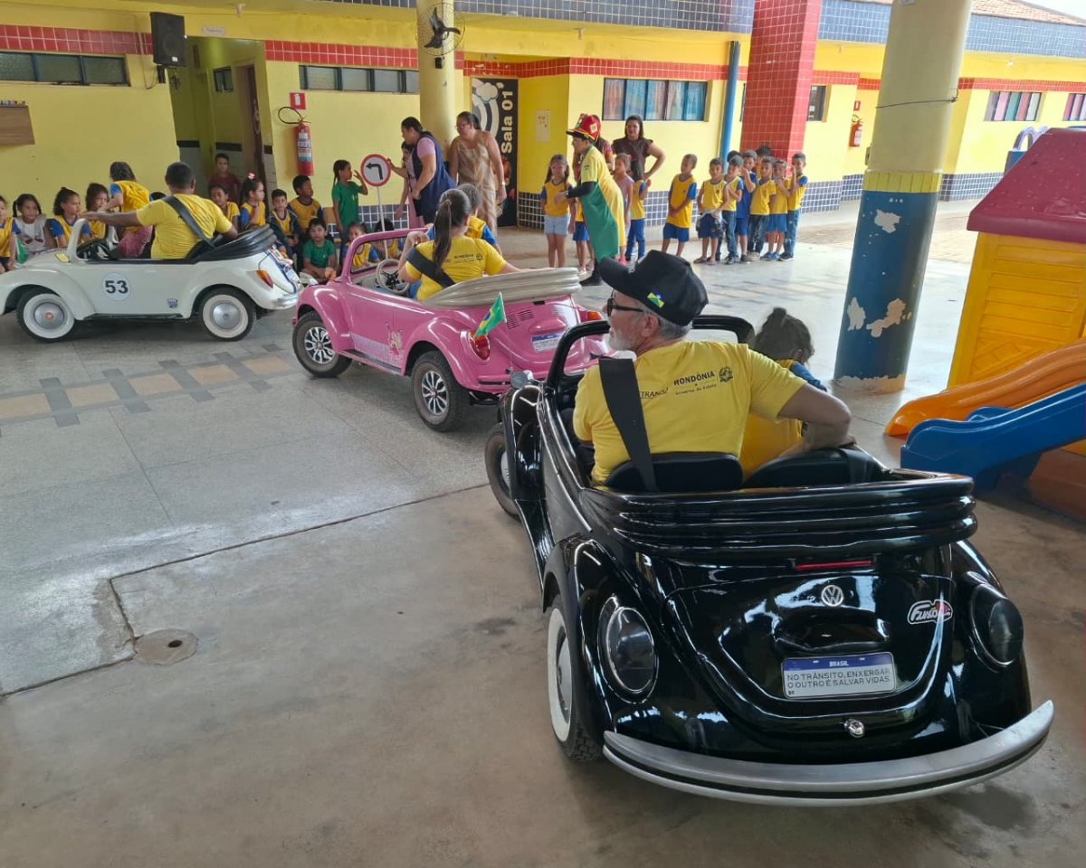 TRÂNSITO: Detran-RO ensina segurança viária de forma lúdica em escolas