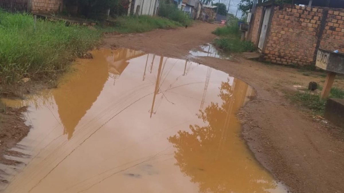 RUA TOMADA PELA POEIRA E LAMA: Vereador Nilton Souza cobra inclusão da Reco Reco no Tchau Poeira