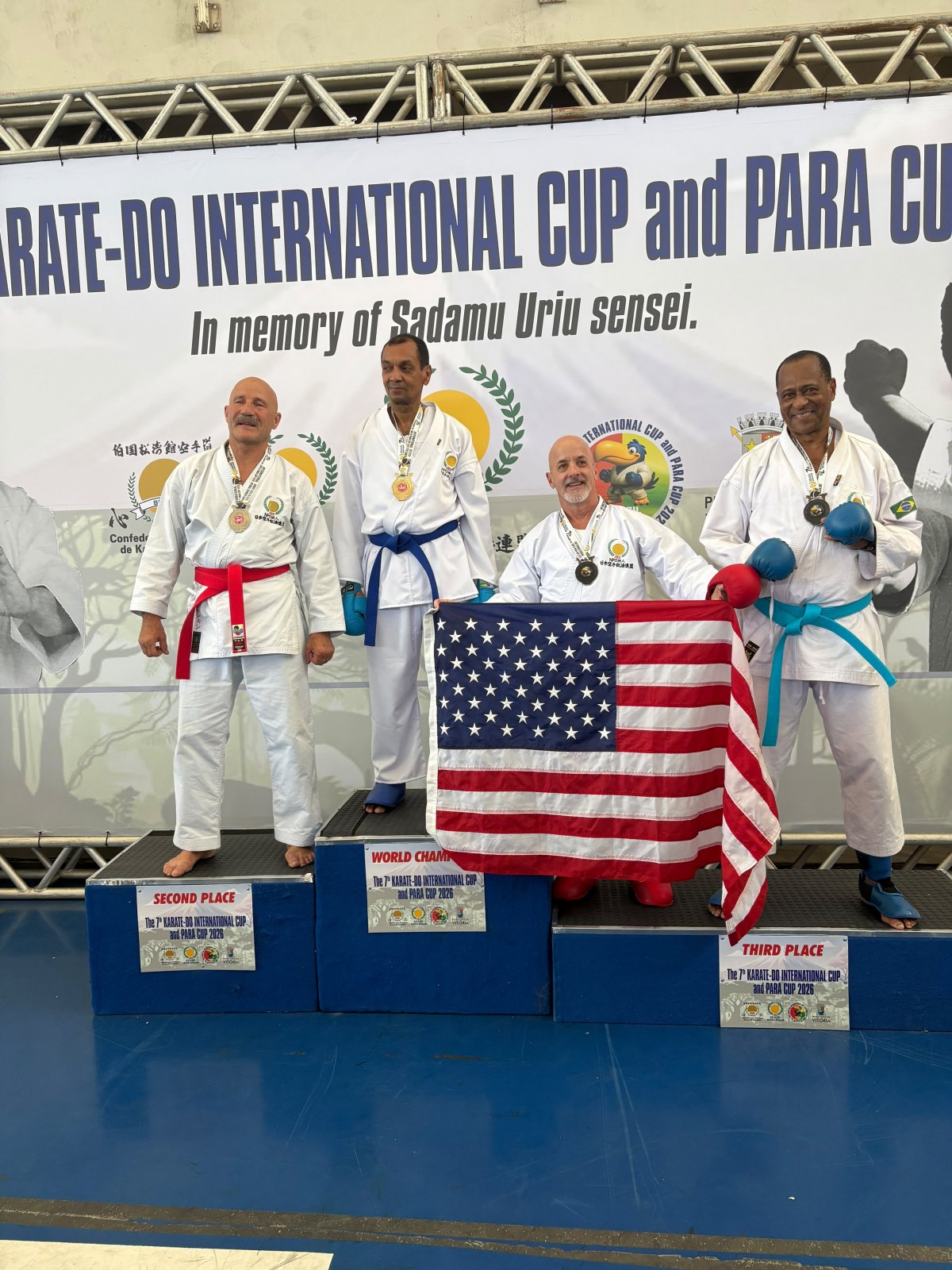 NO TOPO DO PÓDIO: Rondoniense de Ji-Paraná supera potências e vence no Kata e Kumite mundial