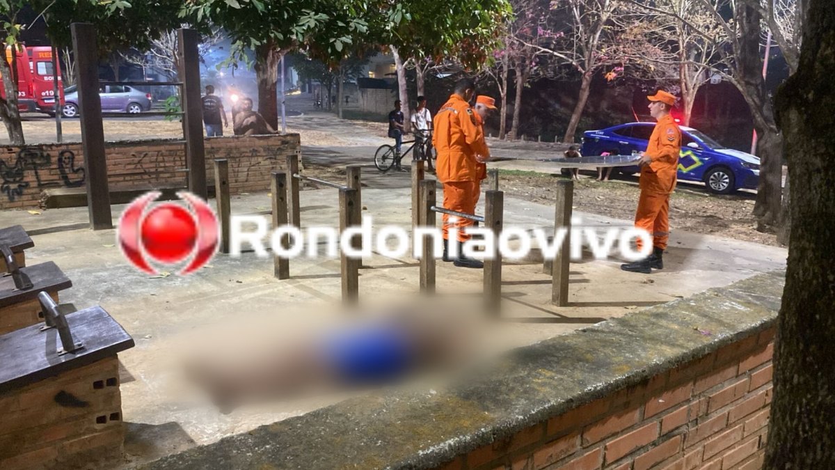 URGENTE: Jovem é executado com vários tiros em praça 