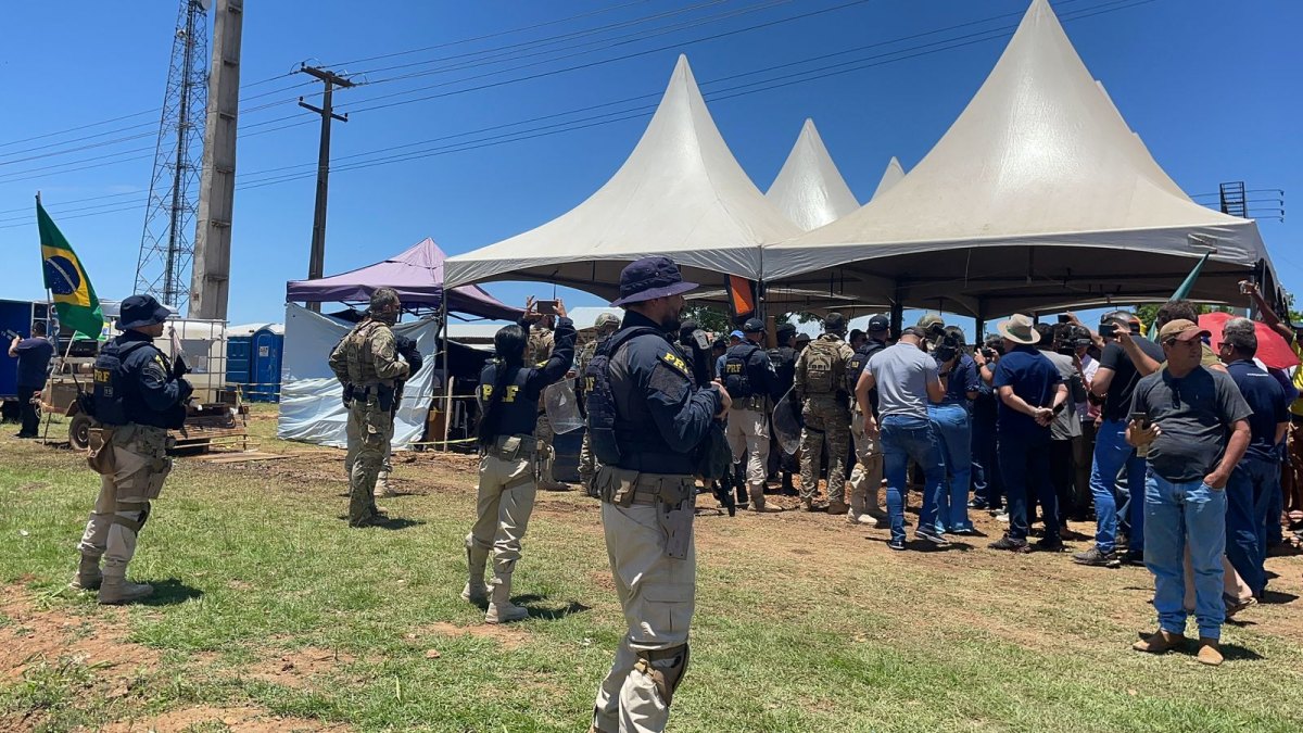 BR-364: Manifestantes acabam com o bloqueio em Candeias do Jamari