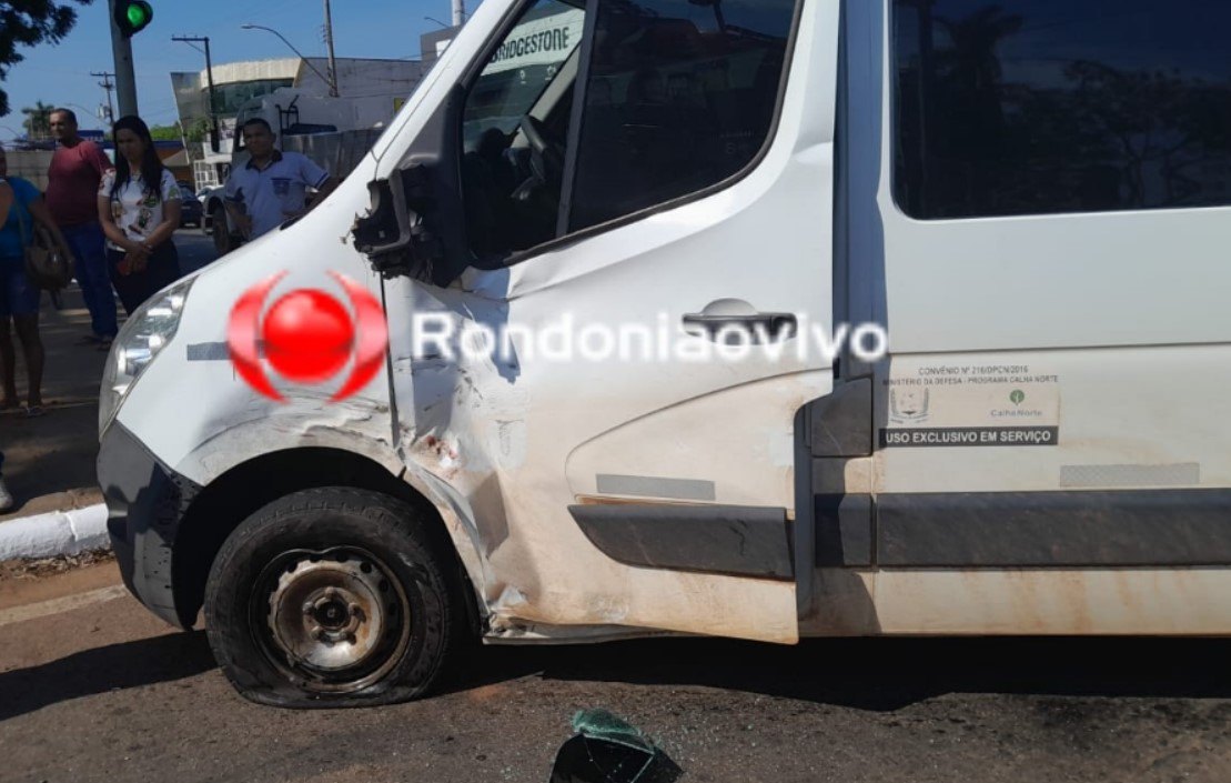 FRATURA EXPOSTA: Motoboy se envolve em grave acidente na Jorge Teixeira