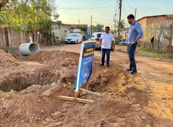 ASFALTO: Prefeitura atende pedido de Márcio Pacele e realiza serviços no bairro socialista
