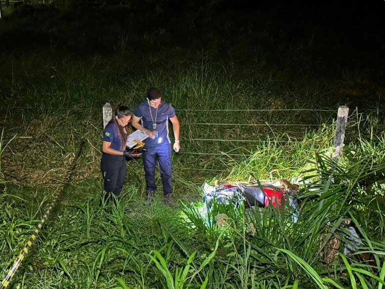 FATAL: Motociclista morre ao perder o controle e passar reto em curva 
